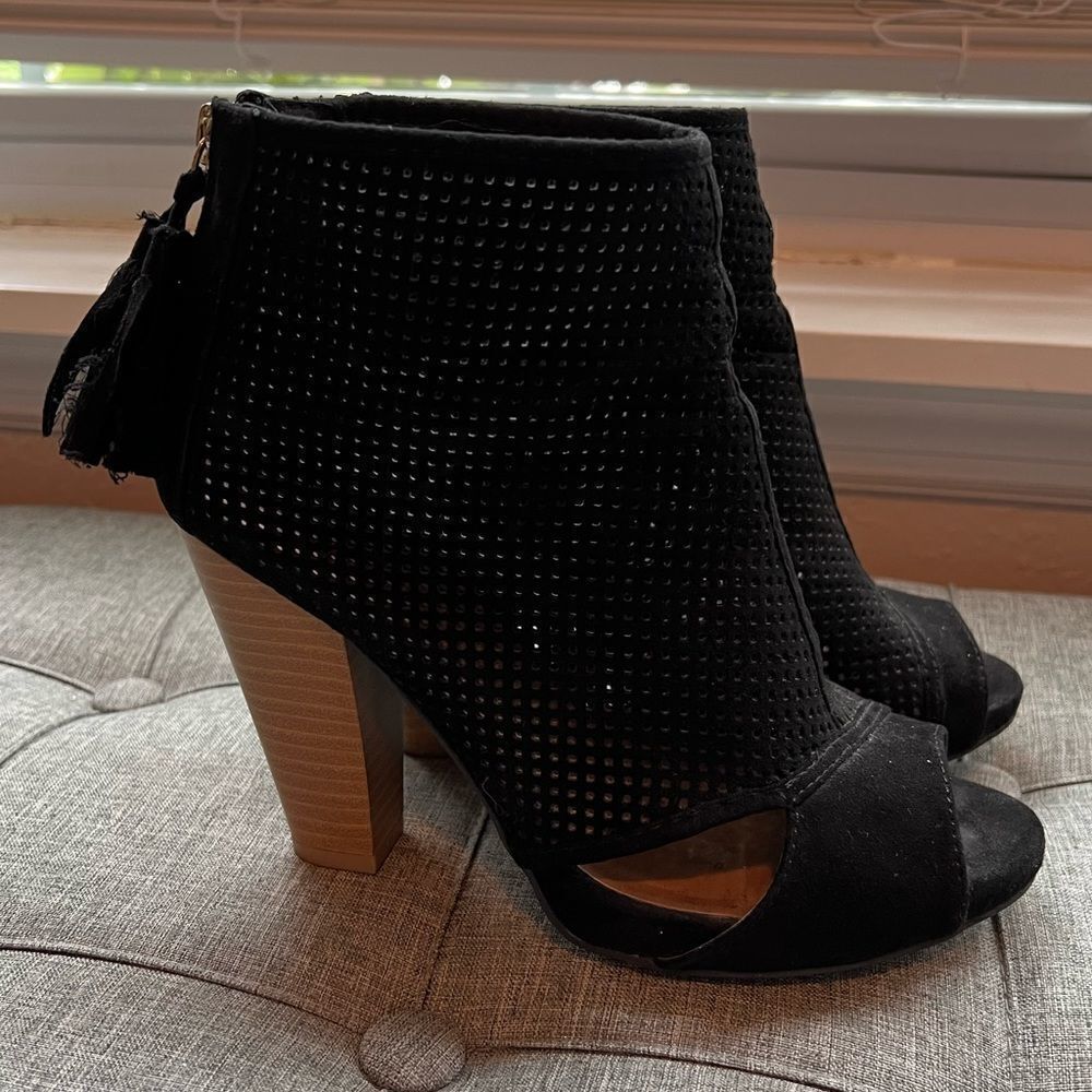 Qupid Women’s Black Open Toe Booties Size 6